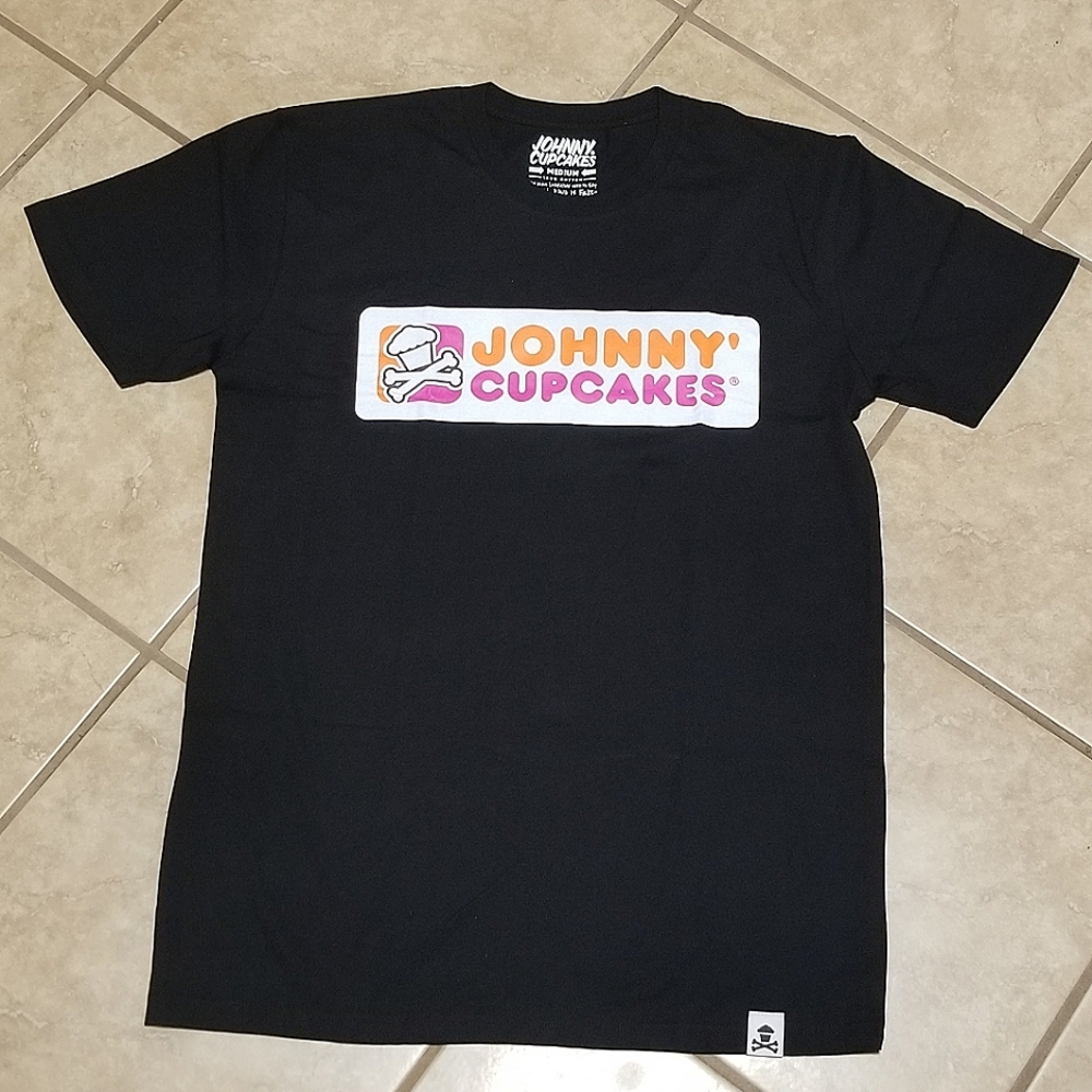 Johnny Cupcakes - Runs On Cupcakes Exclusive Black T-Shirt (Adults Medium)